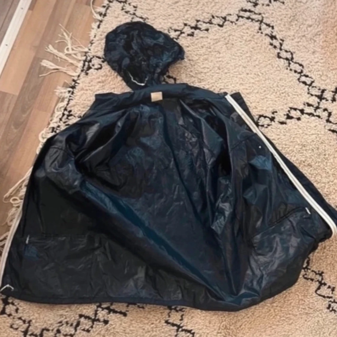 Svart vindjacka från Adidas - 93