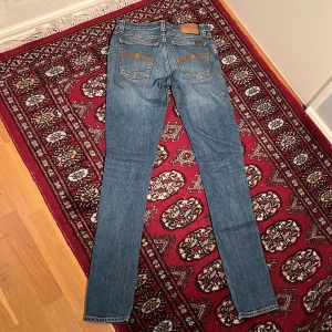 Nudie jeans Skinny lin  - Nudie Jeans | skick 9/10 | Storlek 28/34 | Pris - 449kr | Modellen är ca 177cm lång | Fraktar via PostNord eller Instabox på köparens bekostnad | Hör av dig vid minsta fråga eller fundering!!