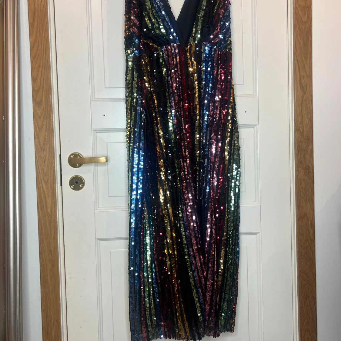 Flerfärgad paljettklänning från NLY Eve - 1