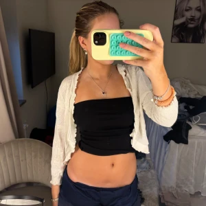 Vit bolerotopp - Jätte söt bolero som passar till allt!!!💕💕