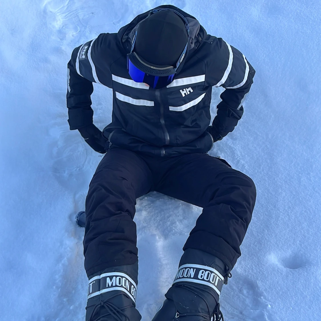 Marinblå regnjackq från Helly Hansen