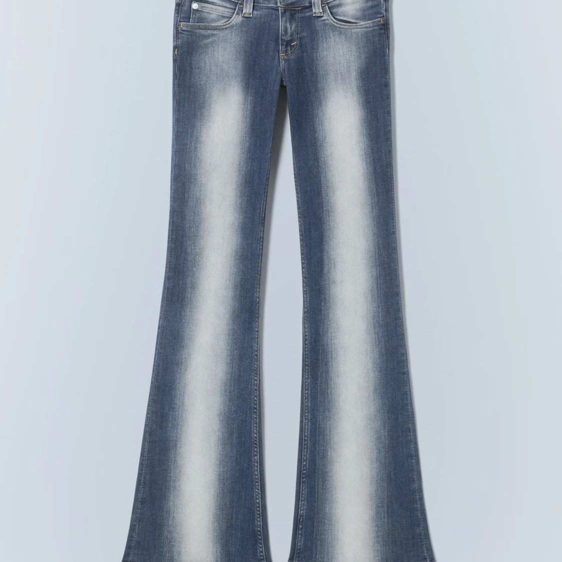 Blå bootcut jeans från Cheap monday