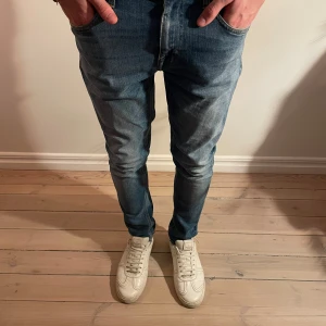 Jeans från tiger of Sweden  - Tja säljer nu dessa feta tiger of sweden jeans i passform pistolero/slim fit. Mycket bra skick då de knappt använts! Nypris ca 1800kr mitt pris 499kr! Skriv vid frågor/funderingar 