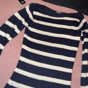 Stickad Nelly klänning  - Stickad Nelly klänning helt oanvänd 