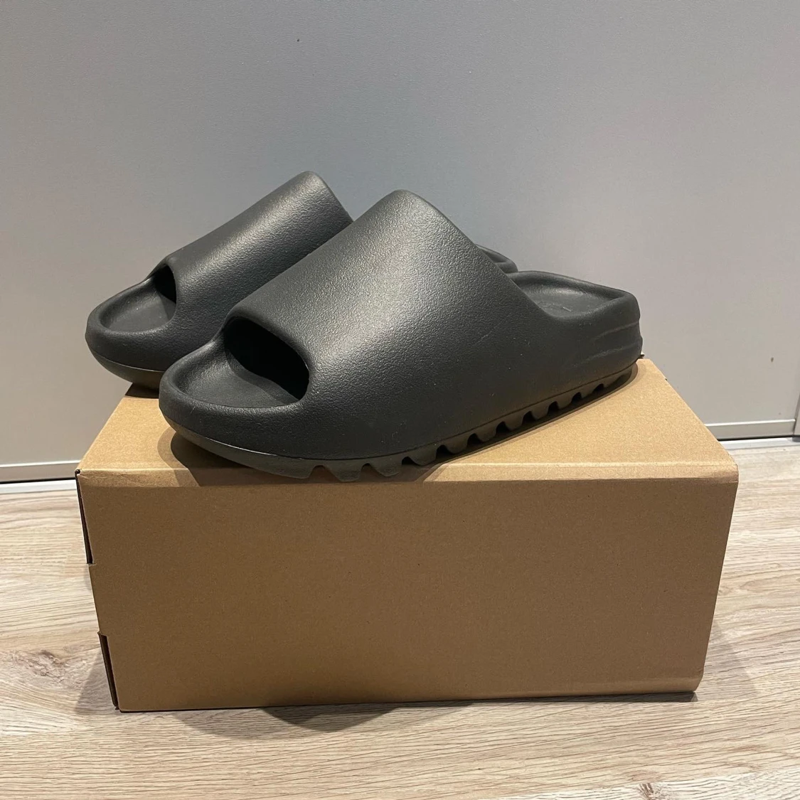 Yeezy slide onyx 