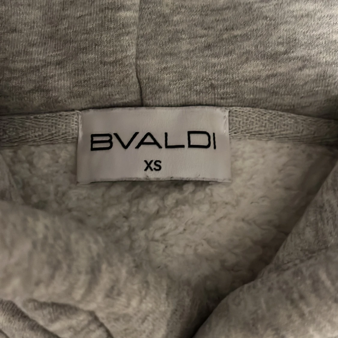 Grå hoodie från Bvaldi - 91