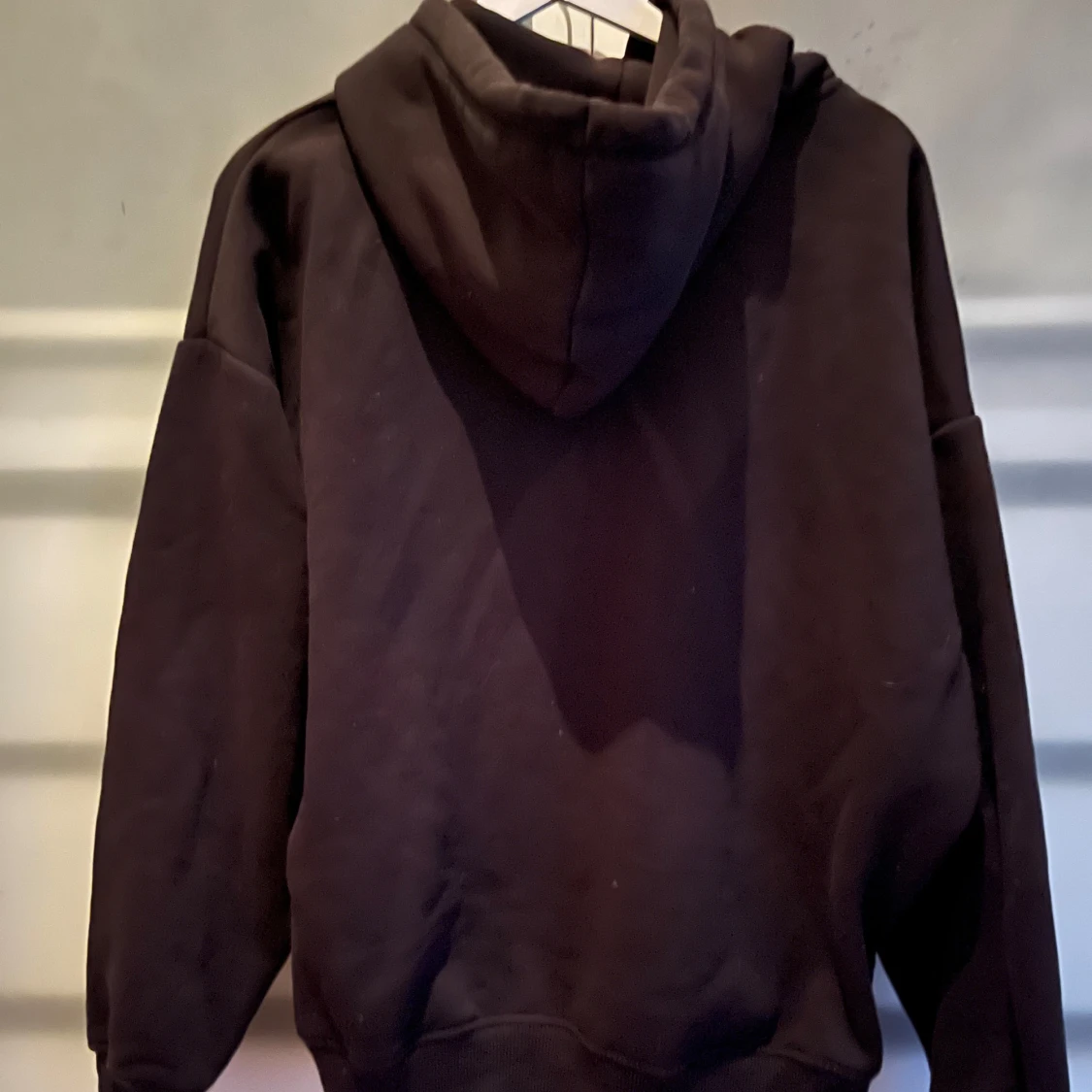 Svart hoodie från BikBok - 90