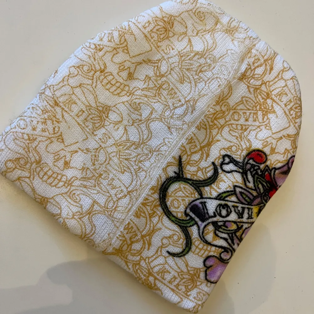 fet mössa ser ut som ed hardy, oanvänd. Accessoarer.