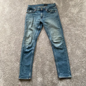 Tiger Of Sweden jeans - Säljer dessa feta Tiger Of Sweden Jeans! Nästan i nyskick utan några skador! Färgen är marinblå. Stilen på dessa är baggy. Säljer då jag är sugen på något nytt! Nypris är 1600kr! Hör av er vid minsta fundering! Priset är ej hugget i sten! 🙌🙌