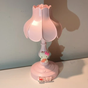 Hello Kitty Lamp - Small desktop hello Kitty lamp. Has multiple lighting modes while clicking on/off button. Charge with a micro USB.