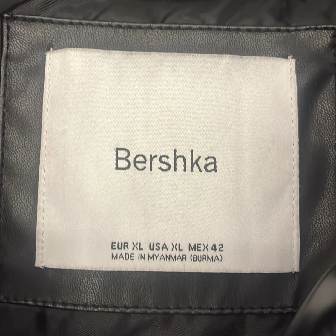 Svart pufferjacka från BrandOfRoses - 91