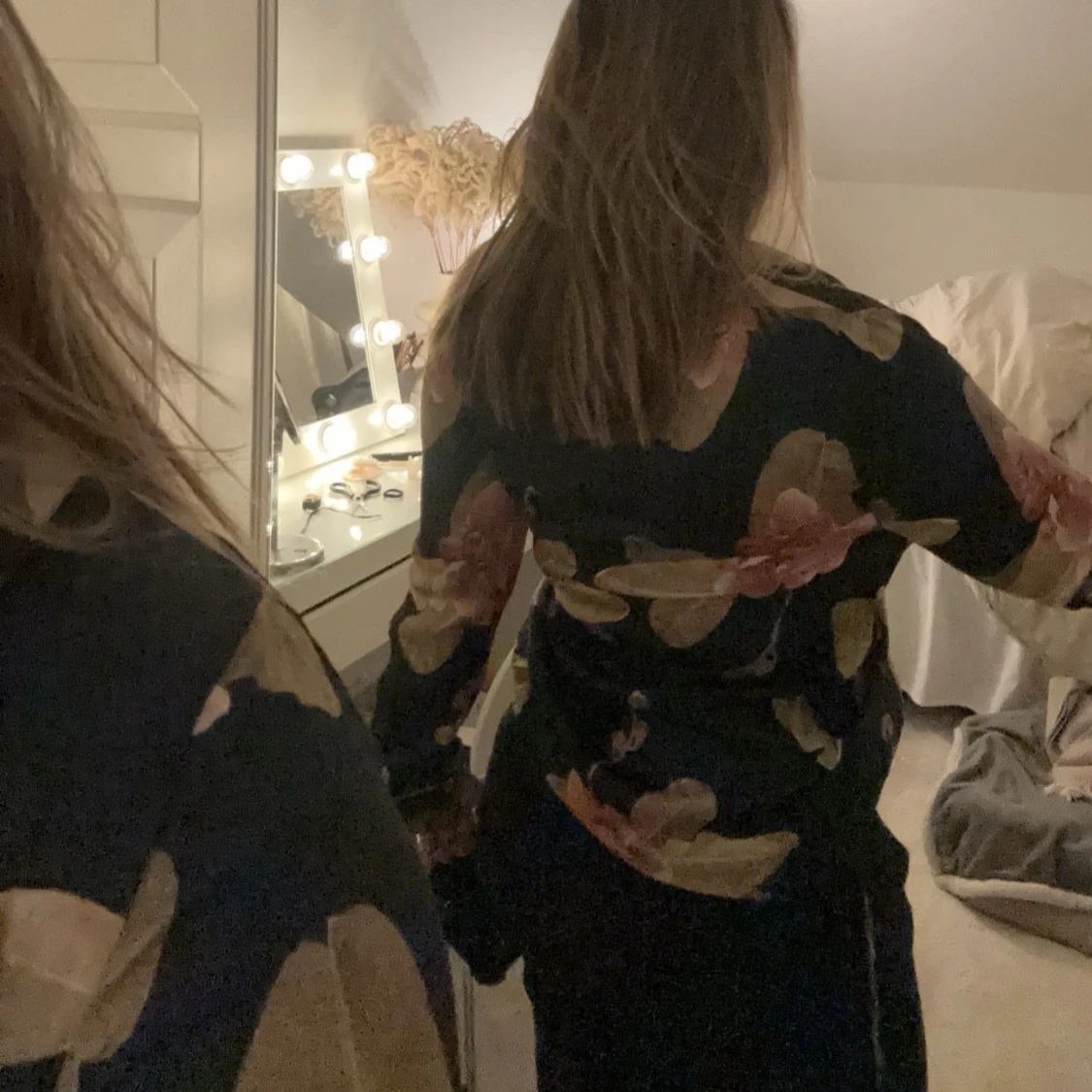 Blommig omlottopp/blus från intemissemi  - 91