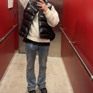 Balenciaga Wide Jeans - Balenciaga Wide jeans, riktigt nice fit dom har lite heeldrag som ni ser på bilderna!
