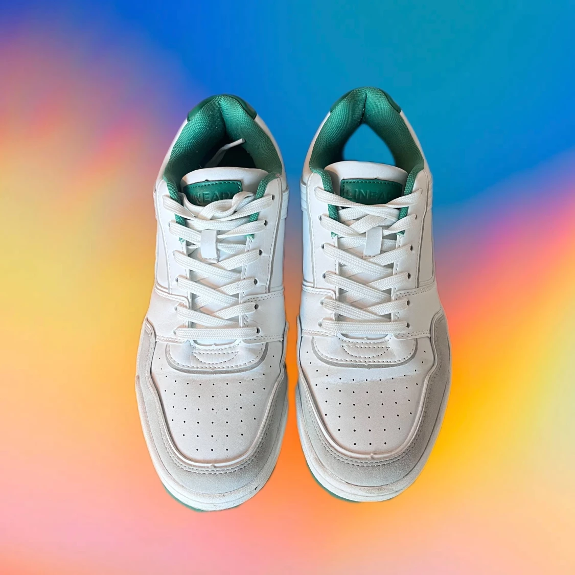 Vita sneakers från Linear of Sweden - 91