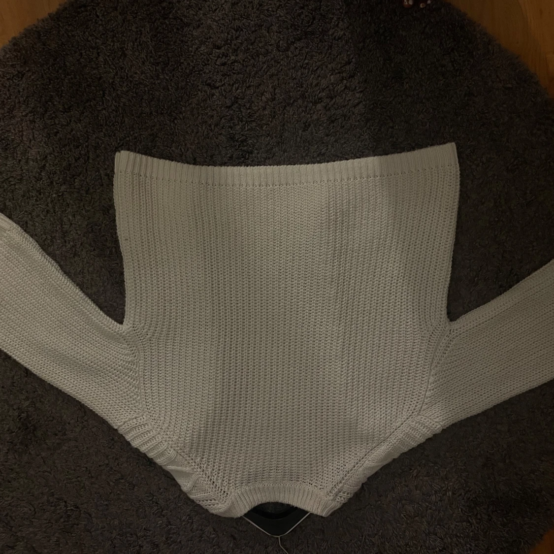 Vit stickad tröja med flätmönster - 91