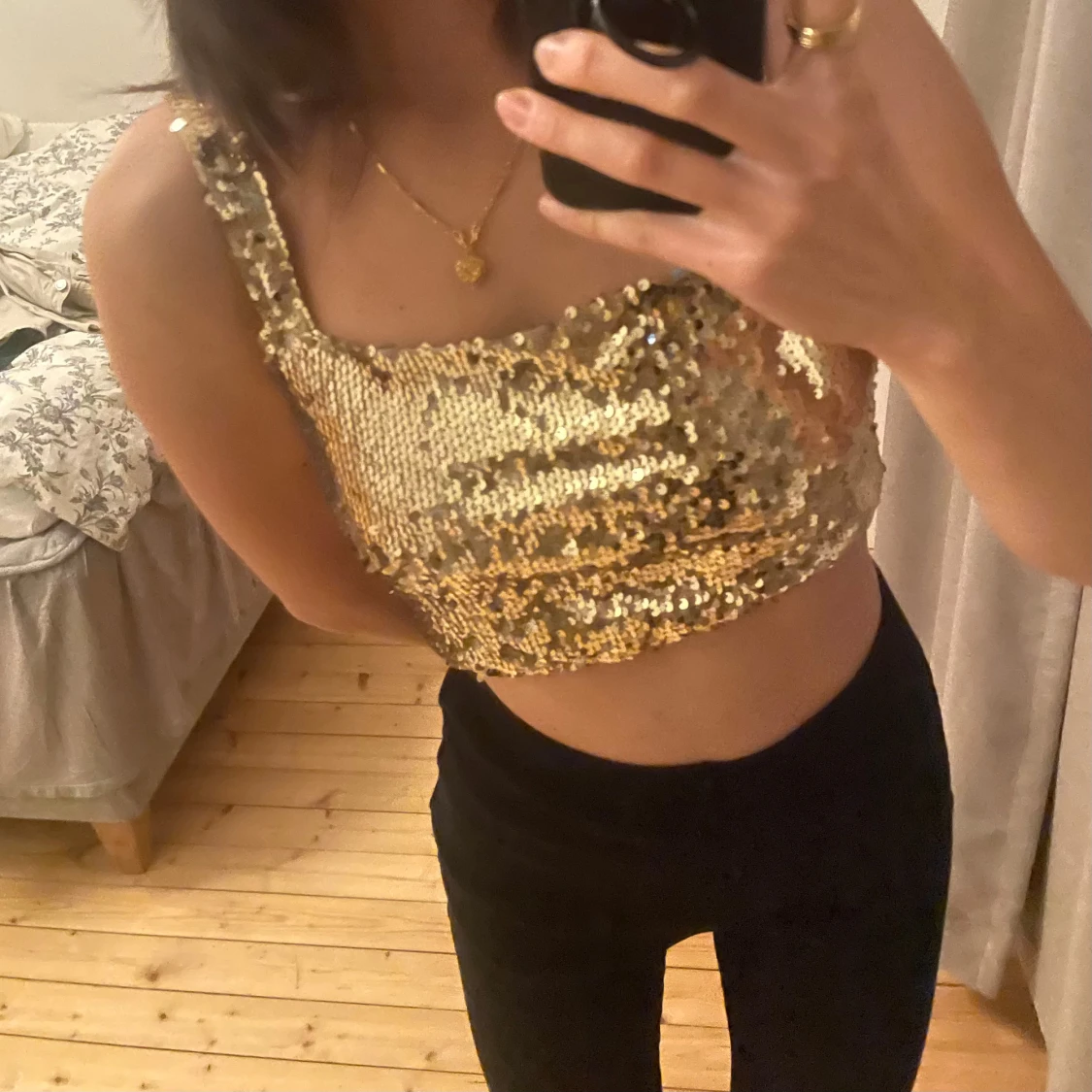 guldig paljettopp 36