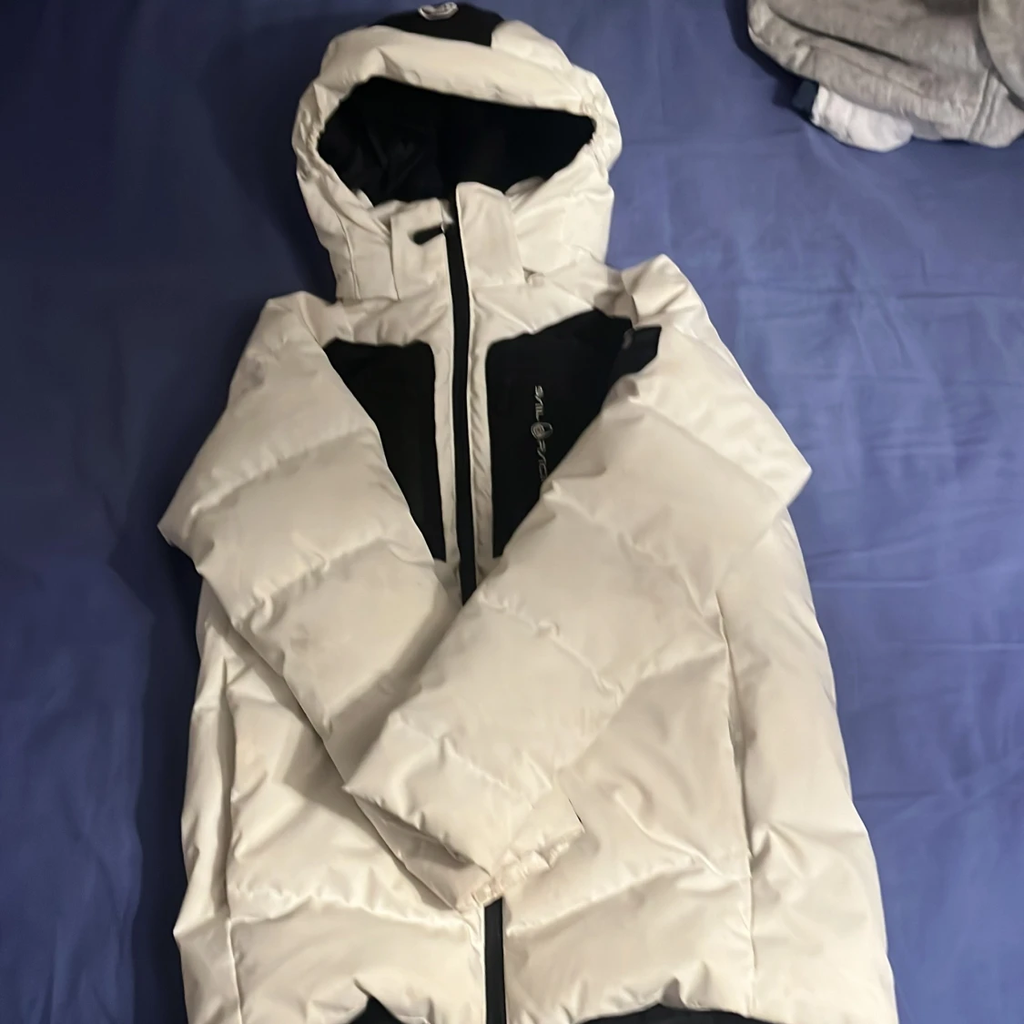 Vit dunjacka från Sail Racing