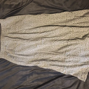 Blommig kjol från Lager 157 - Mintgrön kjol i storlek S