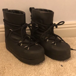 Inuikii - Inuikii liknade skor som bara är använda ett fåtal gånger! Kom privat för frågor 💗
