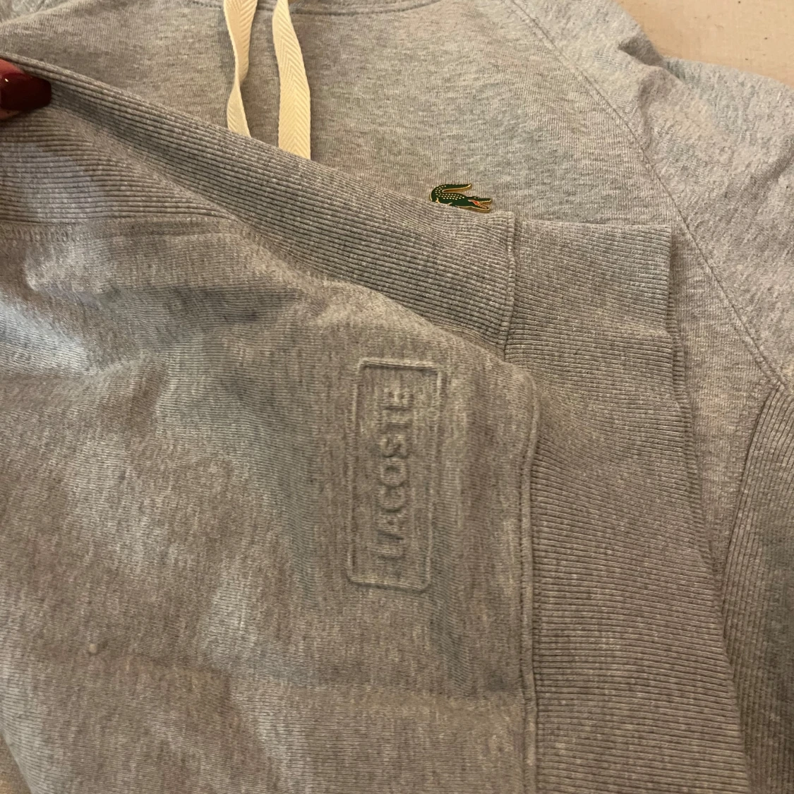 Grå hoodie från Lacoste - 92