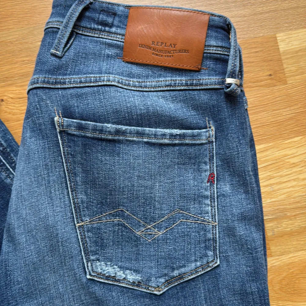 Skick 9,5/10 väldigt bra.                                                       Anbass jeans stl 34/34, passar 33/34 osv.                            Pris: 600kr. Jeans & Byxor.