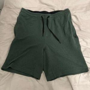 Mörkgröna soc shorts - Sköna soc shorts