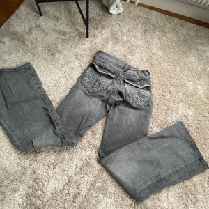 Low waist bootcut jeans -gina  - Säljer dessa superfina gina jeans! Nypris ca 400kr ❤️ Använd fåtal gånger 💕 Kontakta mig om ni vill ha fler bilder eller mer information ❤️