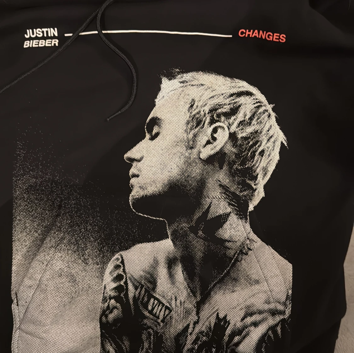 Svart hoodie med Justin Bieber-tryck från H&M - 90