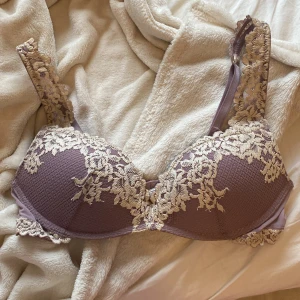 Intimissimi BH✨💖 - Säljer denna intimissimi BH i storlek 75B, den är i bra skick och är en Push up bh och köptes för ca 500kr💖✨