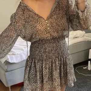 Zara klänningen  - Säljer denna super fina zara klänningen!!!