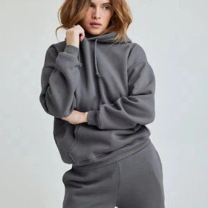 Hoodie från Bikbok - Den är i bra skick. Väldigt fin, den är blågrå aktig och i storlek S. Har använt den några gånger.