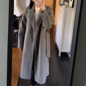 Kappa - Säljer denna kappa från only, då den inte kommer till använd mer. Storlek 34. Bra skick, inte nopprig eller så. 