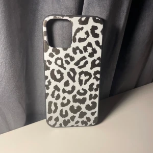 Mobilskal - Mobilskal för iphone 12. Köp gärna tillsammans med något av de andra skalen så sparas pengar på frakten❣️