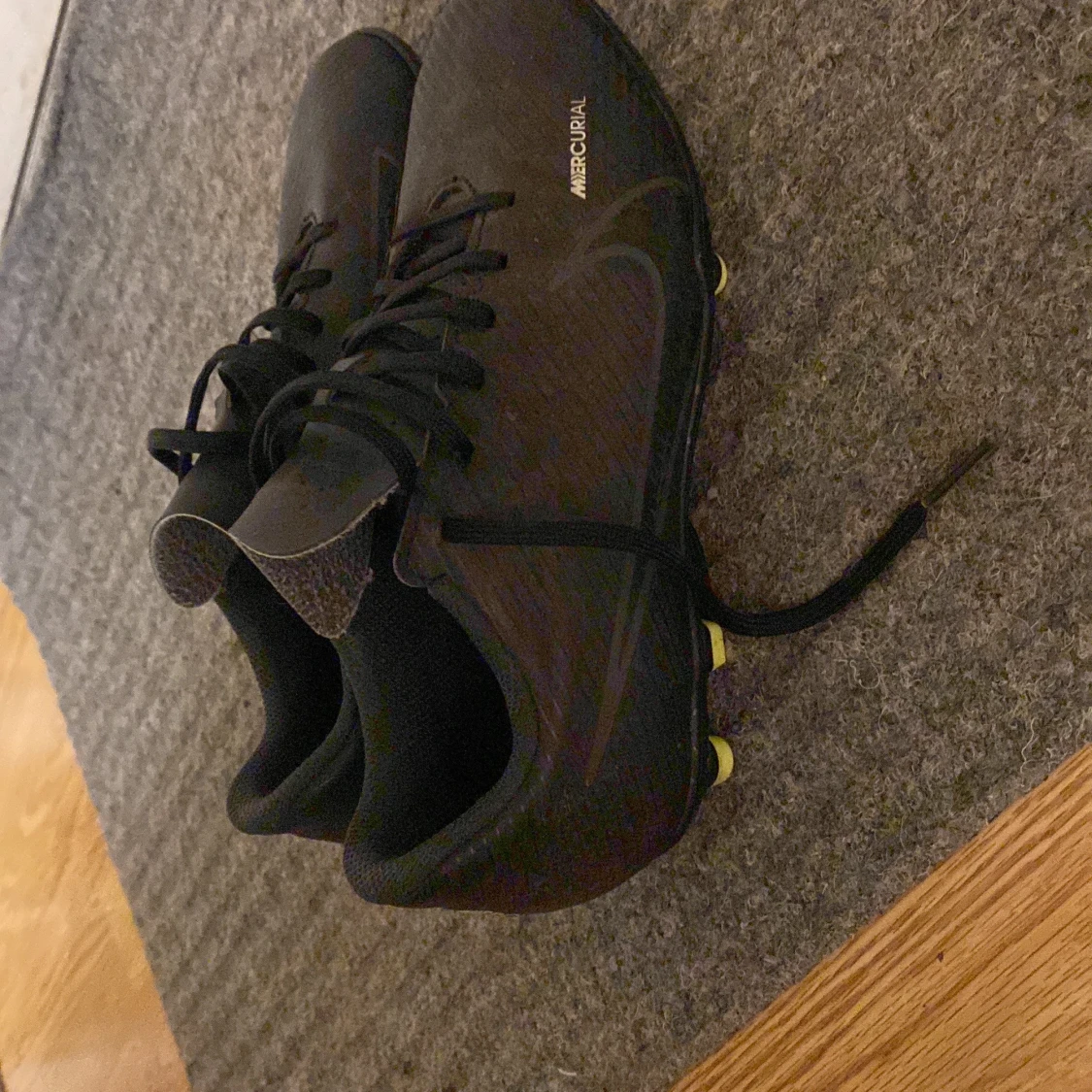 Fotbollsskor/dobbskor  - 92