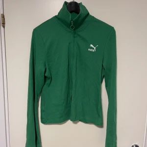 Tröja - Tröja från Puma. Mycket bra skick. Användes en gång 