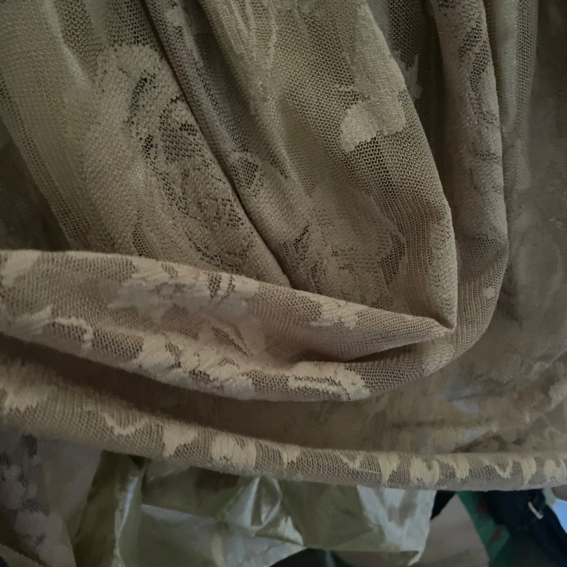 Vacker guldbeige klänning  - 91