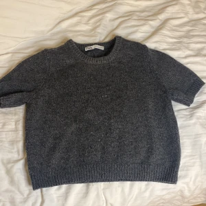 Tröja - En fin stickad tröja från zara utmärkt till hösten ❤️‍🔥