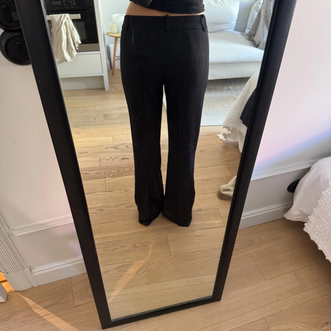 Lågmidjade utsvängda kostymbyxor i Strl M, längd 32  - 90