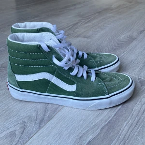 Gröna Vans Sk8-hi - Säljer dessa gröna Sk8-hi Vans, använda ett fåtal gånger så fortfarande fräscha!
