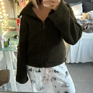 Teddy jacka - Använd 2 gånger och är i nyskick 😊