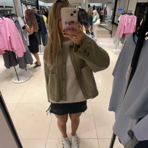 zara jacka - såå snygg zara jacka i storlek s. knappt använd❤️
