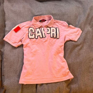 Dikappa tröja L - Superfin material, superskönt att ha på sig och den är varm🤗 säljer denna lilla gossen nu nar jag råkar ha två par av de.