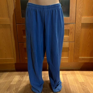 Mjukisbyxor Urban Outfitters - Modell: Xs/S. (Går att dra åt i midjan)