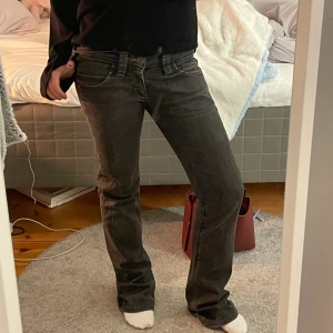 Lee jeans  - Lågmidjade lee jeans , 29/34 men passar mindre också, aldrig använda