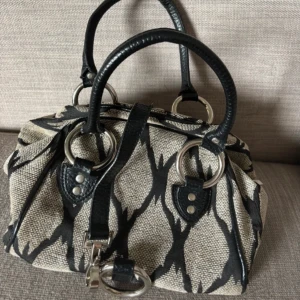 Väska  - Köpt den second hand, inga defekter☺️