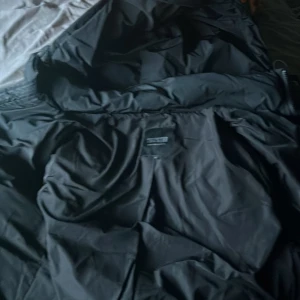 Trapstar vinterjacka. Black/Red - M Knappt använd Inga hål Väldigt varm, perfekt för vinter