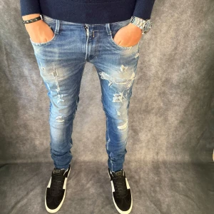 Replay anbass jeans  - // Replay anbass jeans | Storlek W30/L34 (passar W30/L32) | Benlängd: 109cm / Midja: 39cm | Nypris runt 1800kr | Kontakta för fler frågor eller funderingar // Deluxecloset