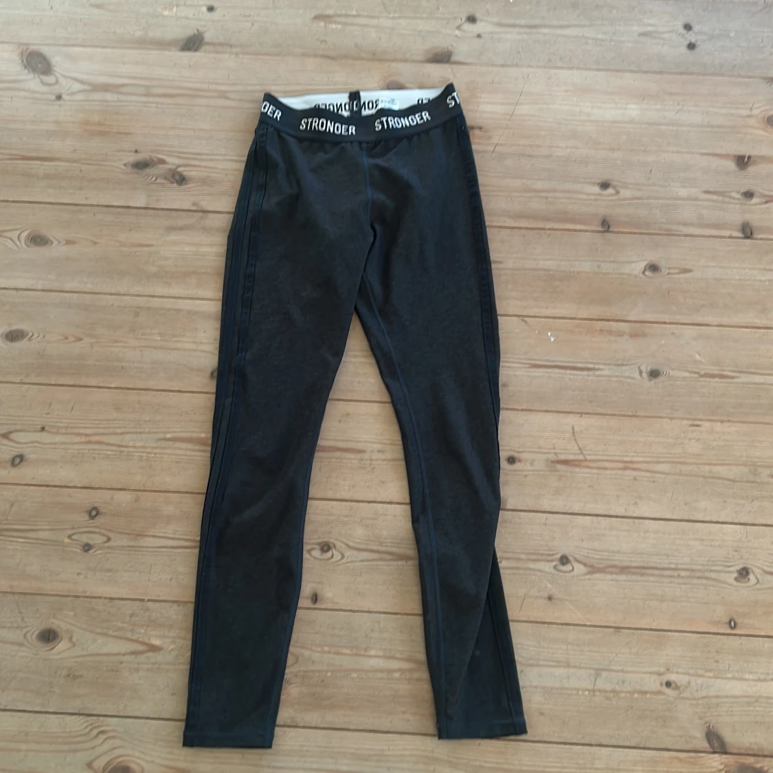 Träningsbyxor stronger 