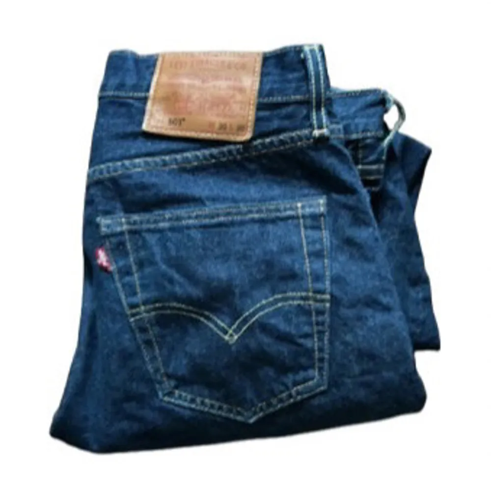 Säljer ett par mörkblåa Levi’s 501:or | Straight fit | Skick 5/10 (se två sista bilderna) | Hör av er vid minsta fundering! 😁(Eventuellt be om klarare bilder 🥴). Jeans & Byxor.