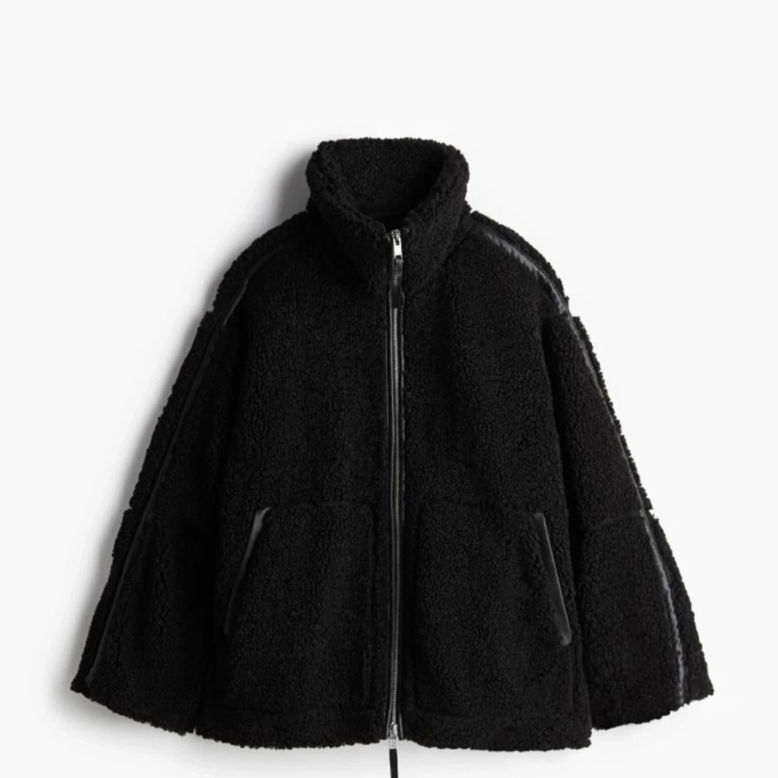 Svart teddyjacka med dragkedja